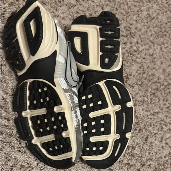 Nike Gray and Silver Sneakers - Picture 4 of 4